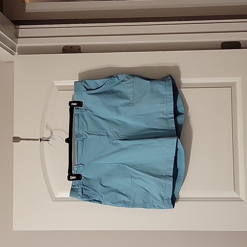 Gloria Vanderbilt aqua blue shorts.